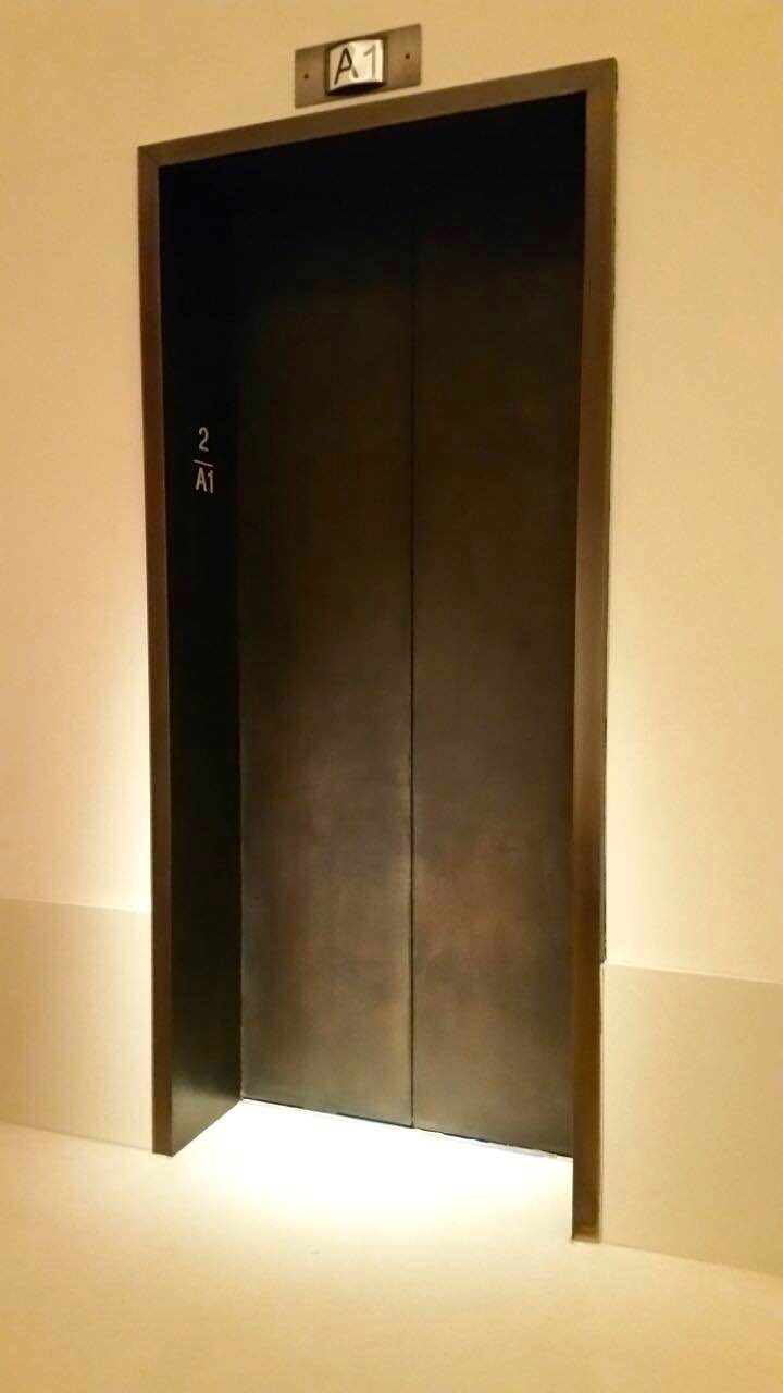 Midas Metall Fahrstuhltür in New York Clock Tower in Bronze Patina